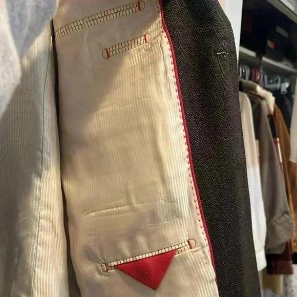 Red bridge Sports jacket designed in Italy in great condition! - Picture 5 of 10